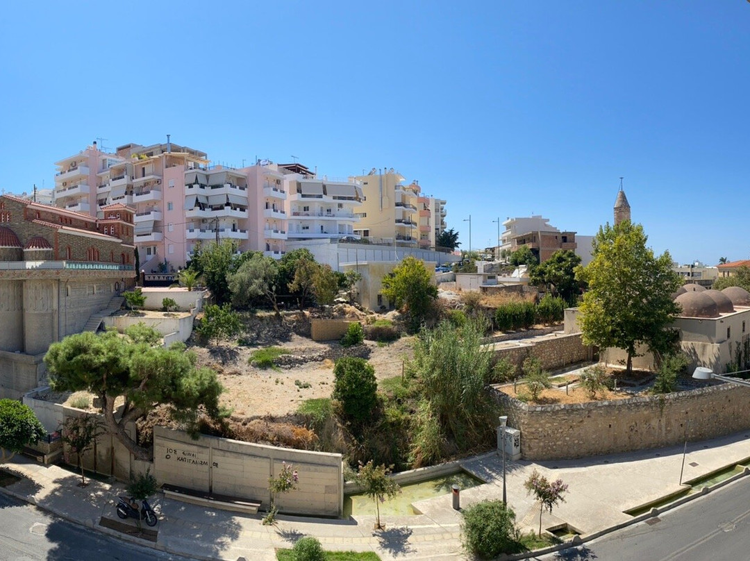 The City Hotel and Suites主图