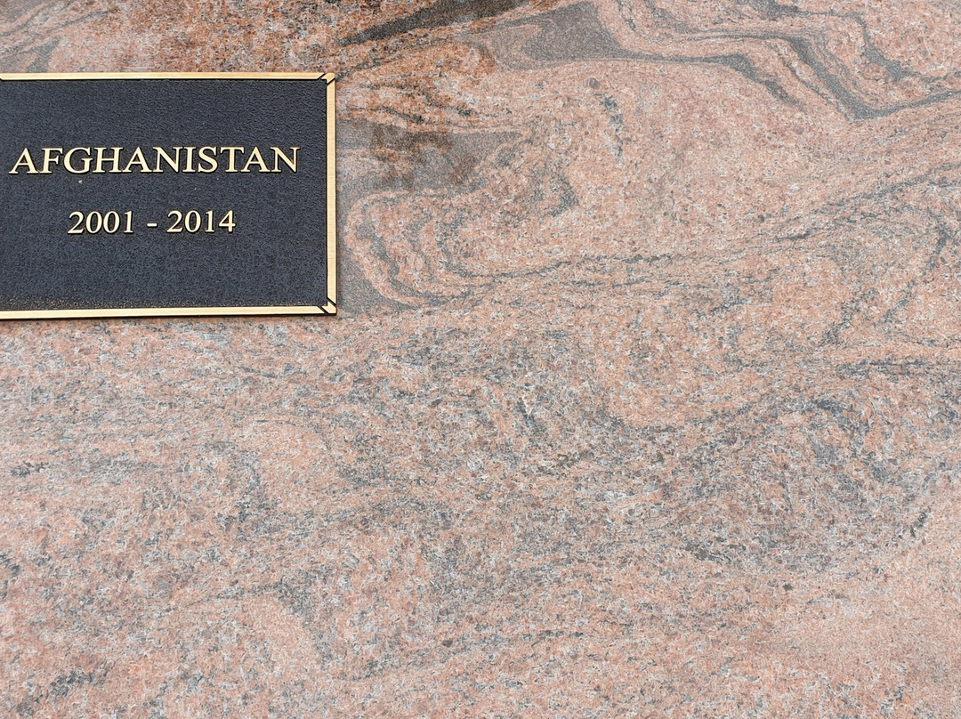 Riverland Vietnam War Veterans & Post World War Two Memorial景点图片