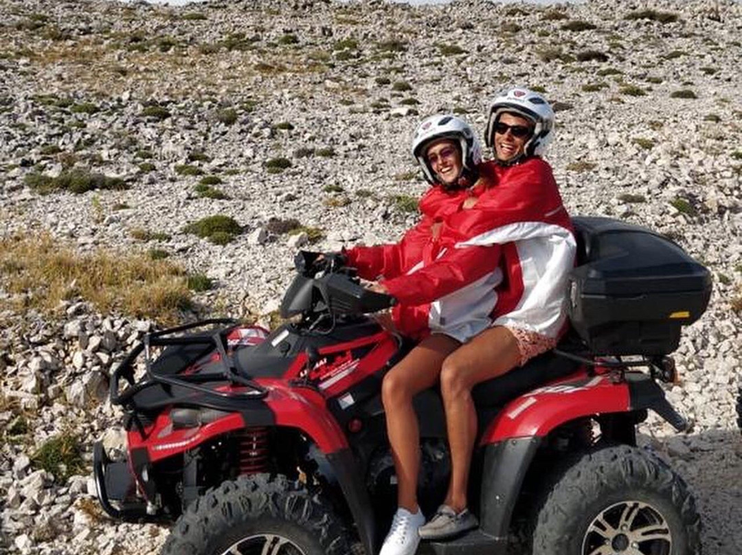 Custom Adventure Tours Povljana景点图片