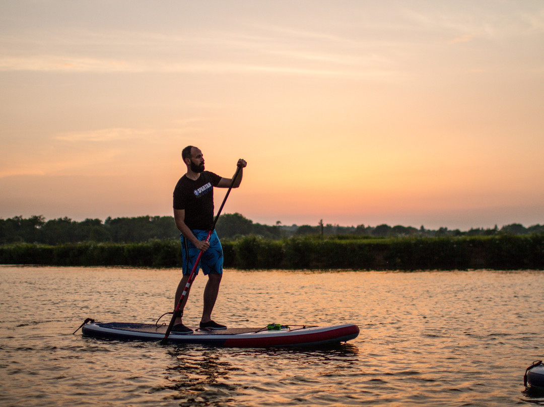 Go With The Flo paddleboarding景点图片