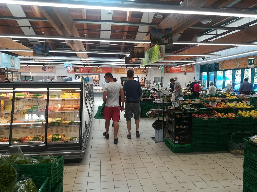 Centro Commerciale Le Baite-乌尔克西必去景点