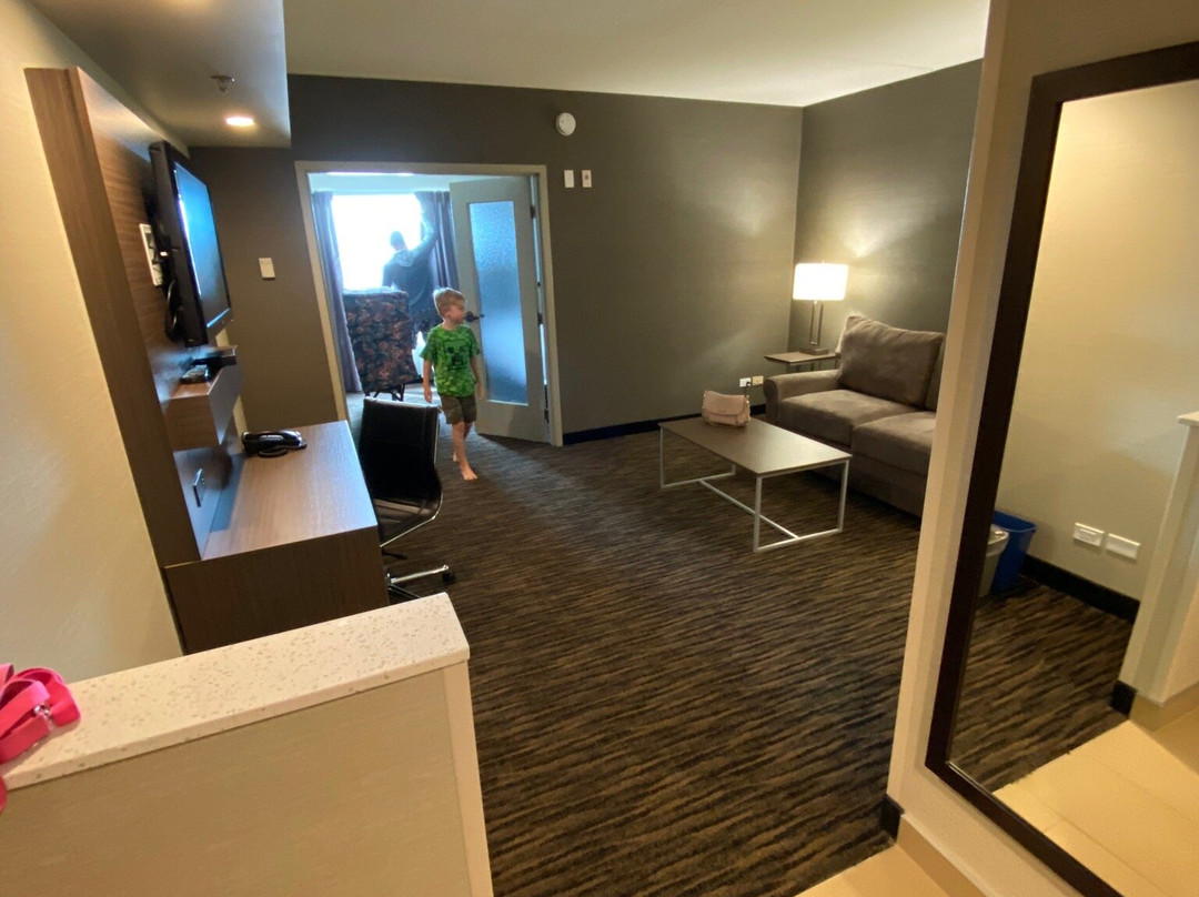 Clarion Hotel & Suites主图