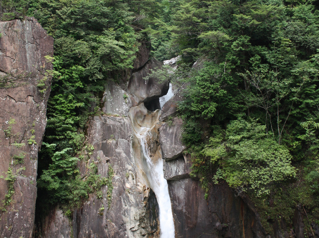 Ushigataki Waterfall景点图片
