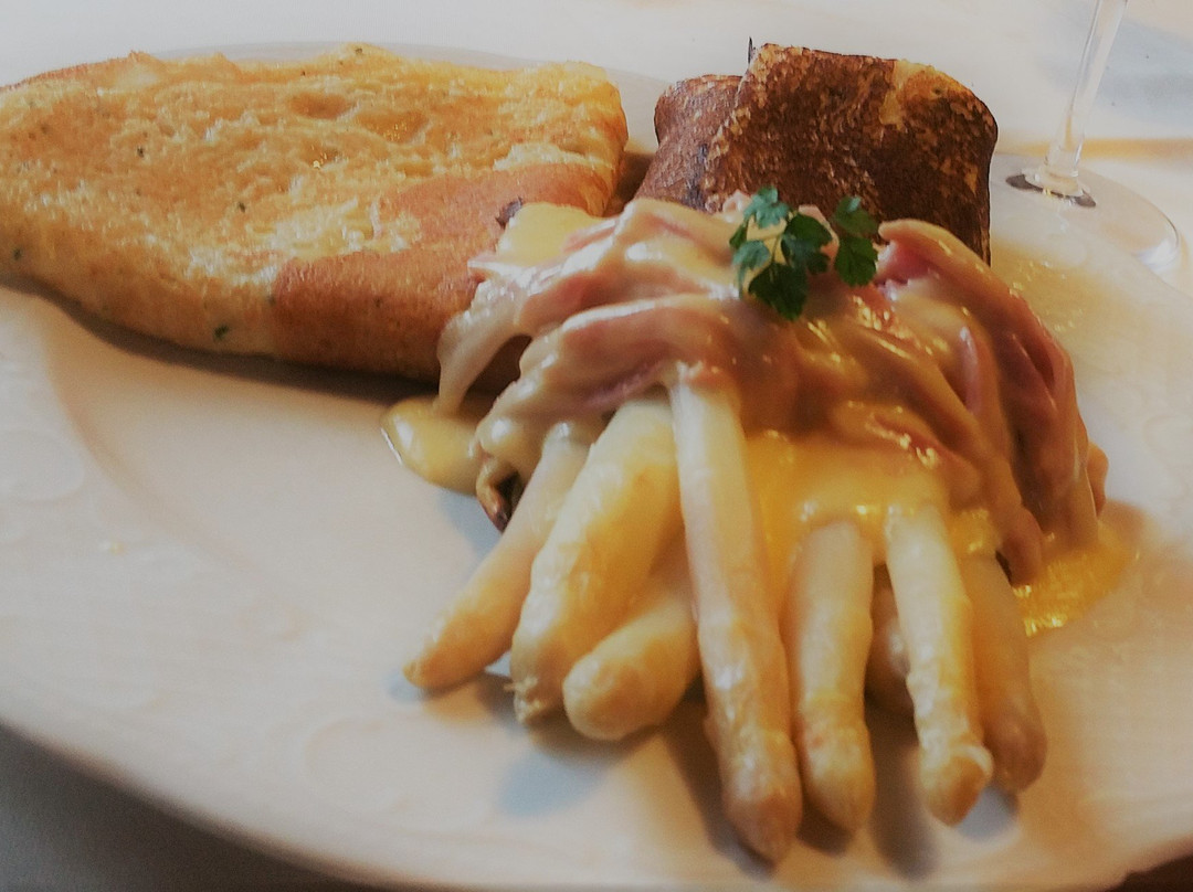 Hotel Cafe Restaurant Bauer主图