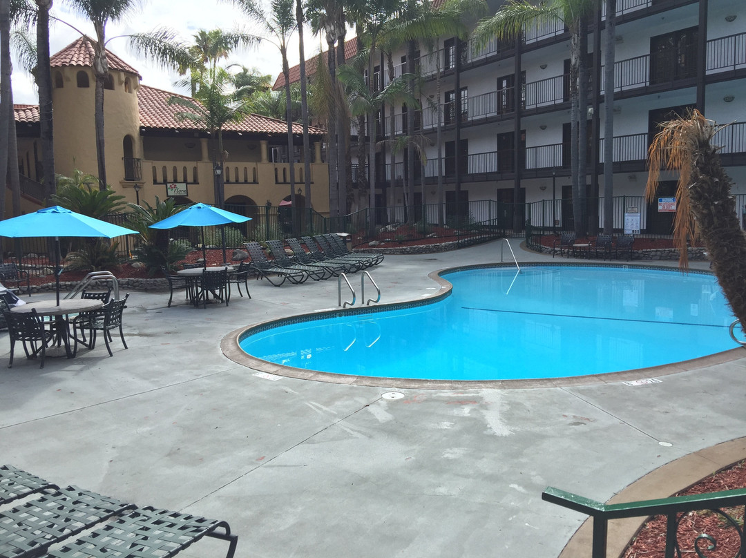 布埃纳帕克丽笙套房酒店主图