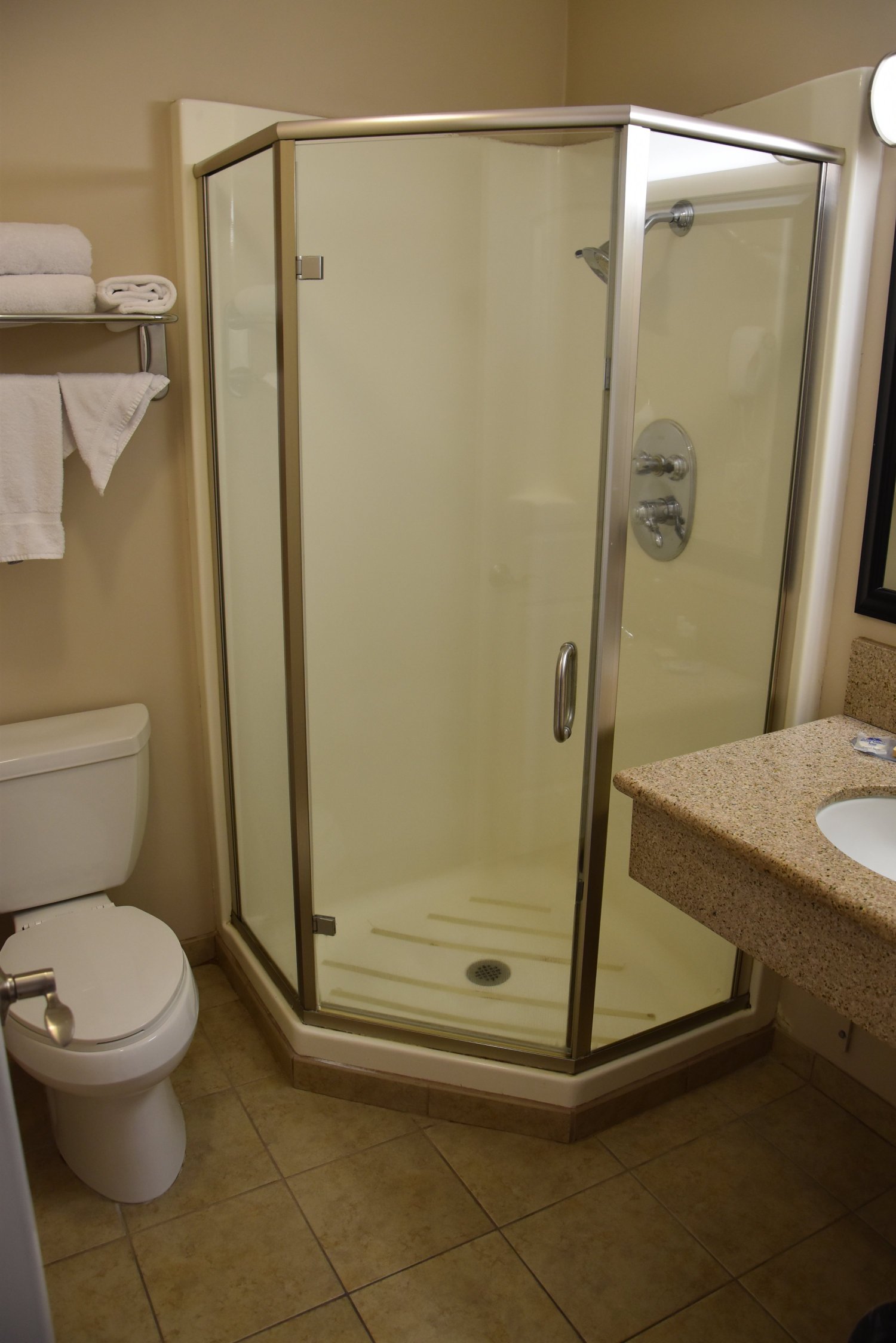 Raincross Hotel Riverside-浴室