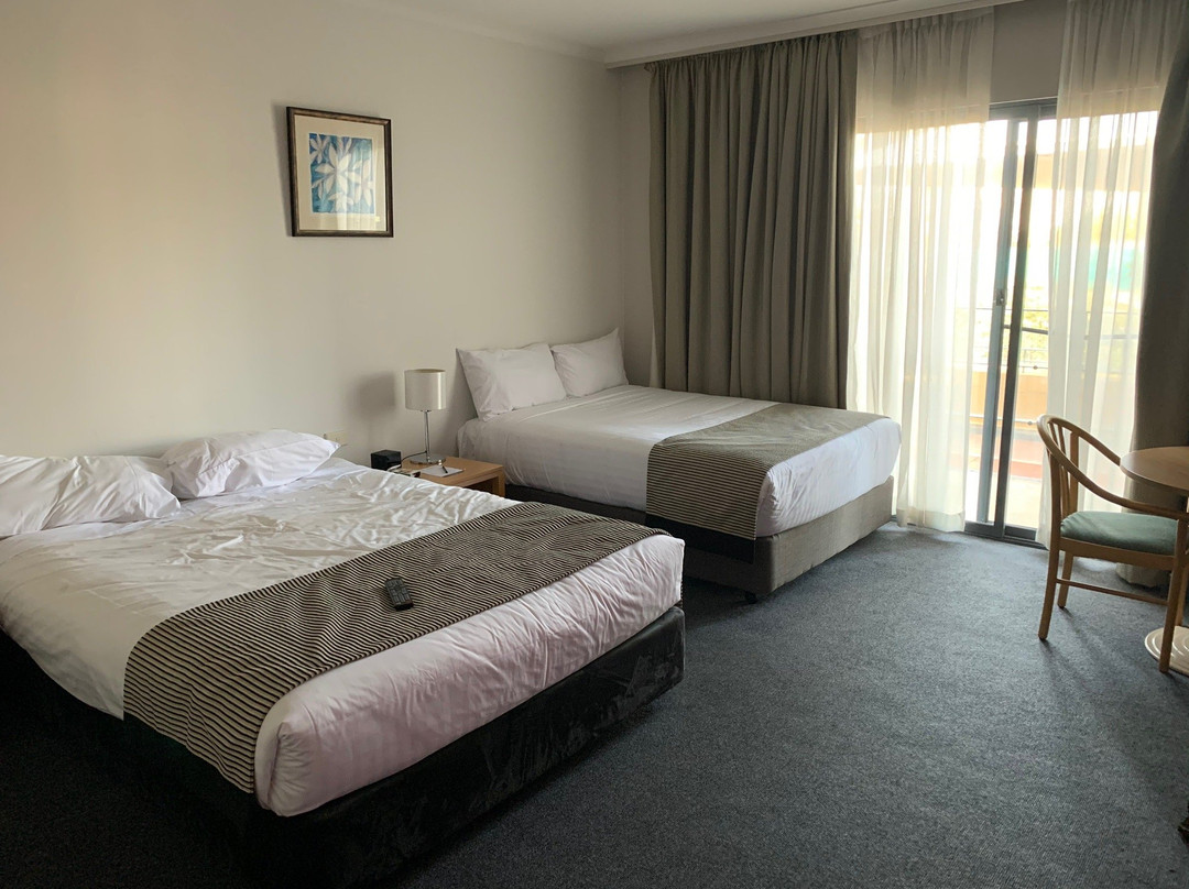 The Woden Hotel主图