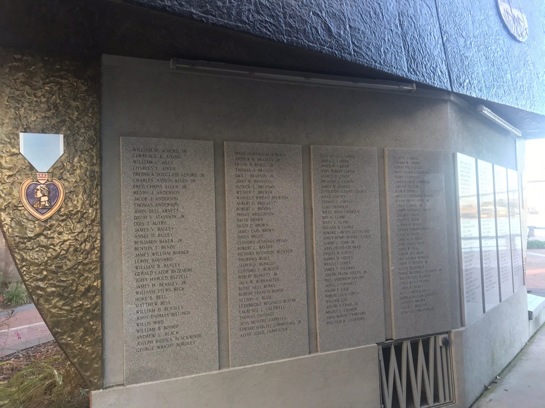 Cracked Earth Monument - A World Apart-萨凡纳必去景点