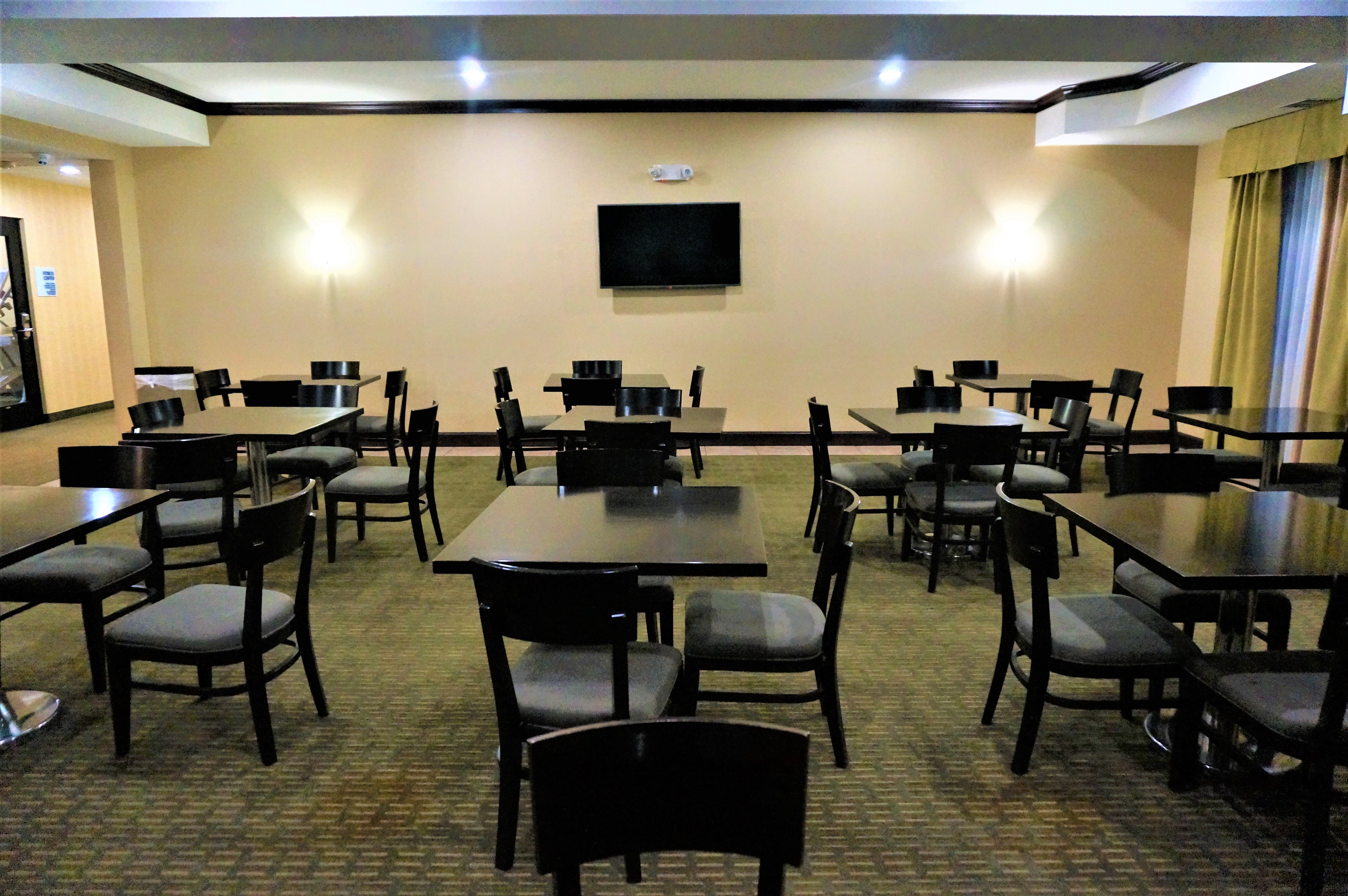 Holiday Inn Express & Suites Newport, an IHG hotel-餐饮