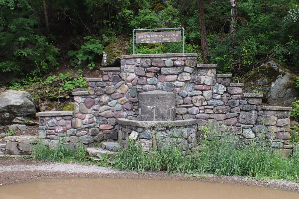 Shepard Memorial Fountain - Bad Rock Canyon-Columbia Falls必去景点