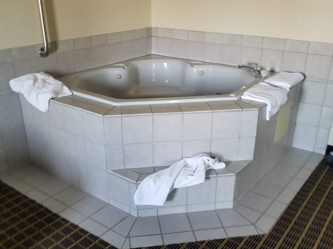 AmericInn by Wyndham West Bend主图