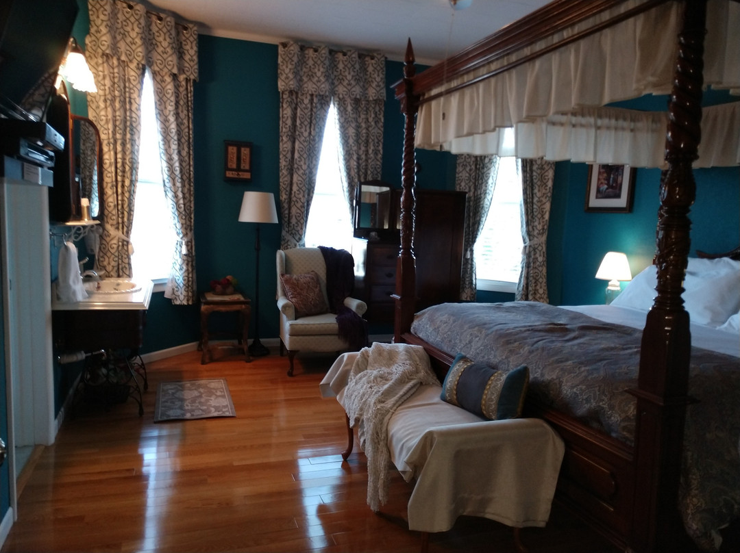 Always A Holiday主图