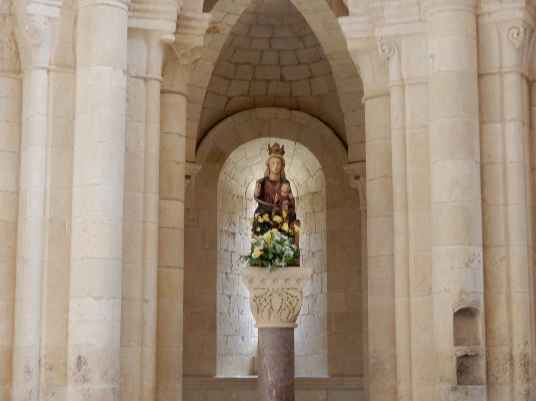 Monasterio Santa Maria La Real de Gradefes景点图片
