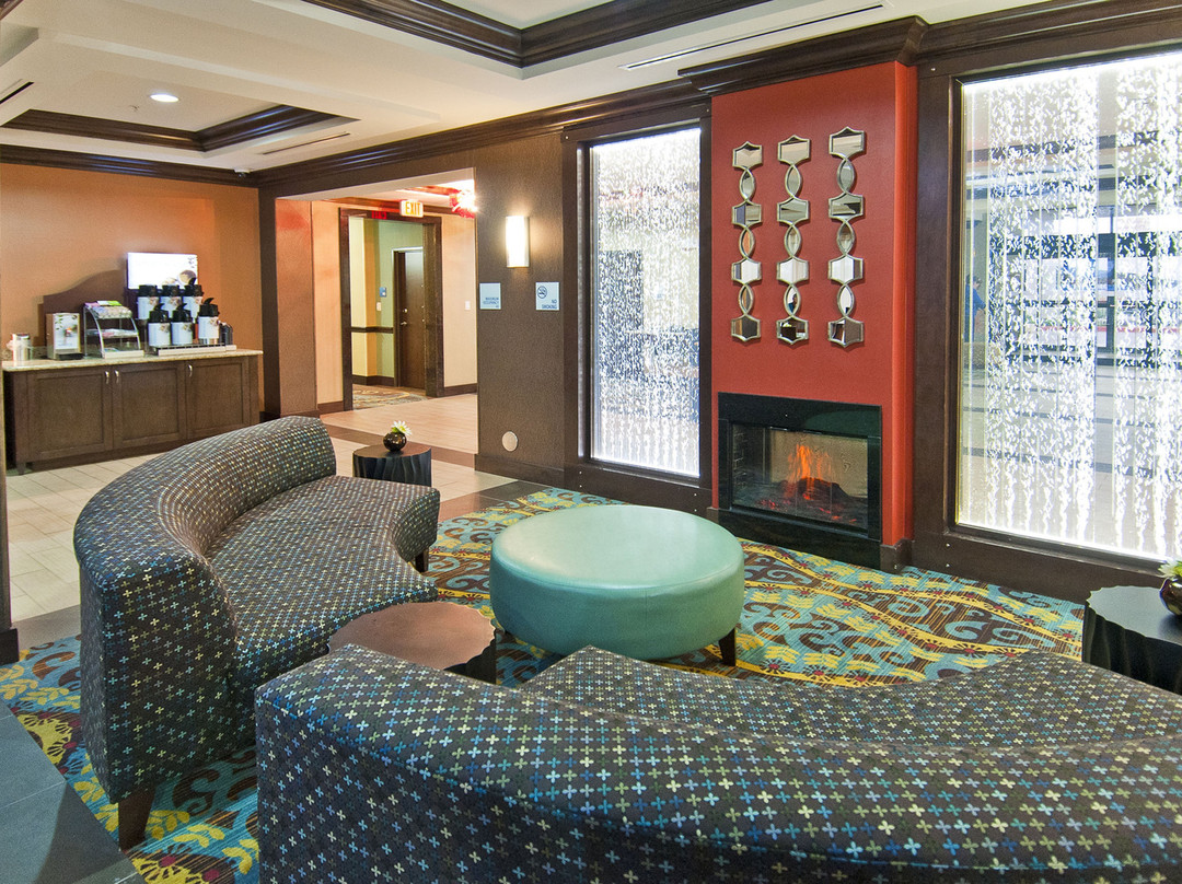 Holiday Inn Express & Suites San Antonio - Frost Bank Ctr By IHG主图