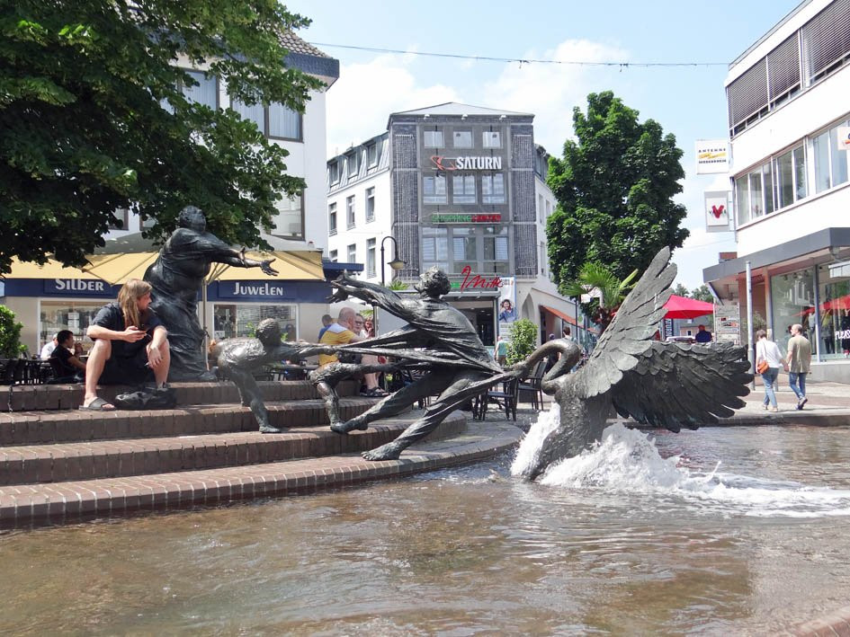 Lohengrinbrunnen-克莱韦县必去景点