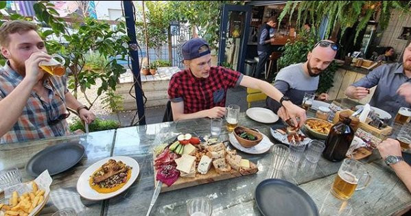 Adelaide Bar Boys-阿德莱德必去景点