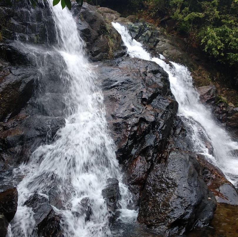 Andahalena Ella Waterfall景点图片