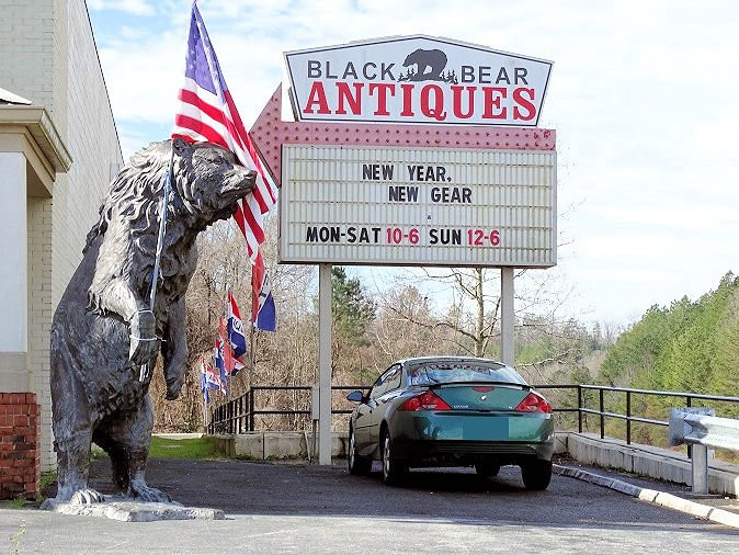 Black Bear Antiques景点图片