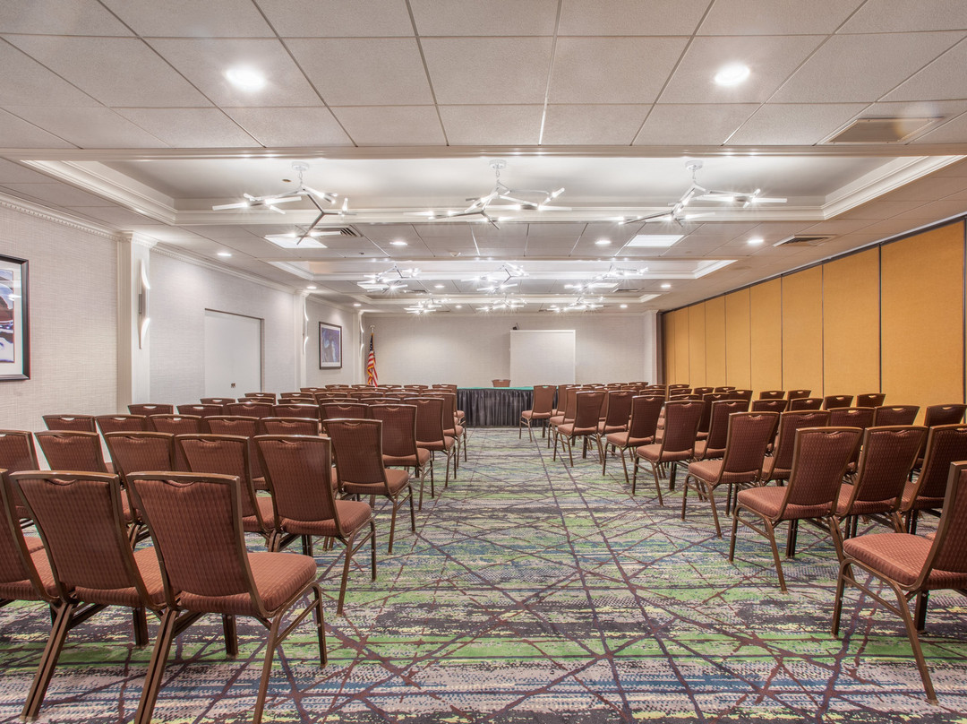 Holiday Inn & Suites Parsippany Fairfield By IHG主图