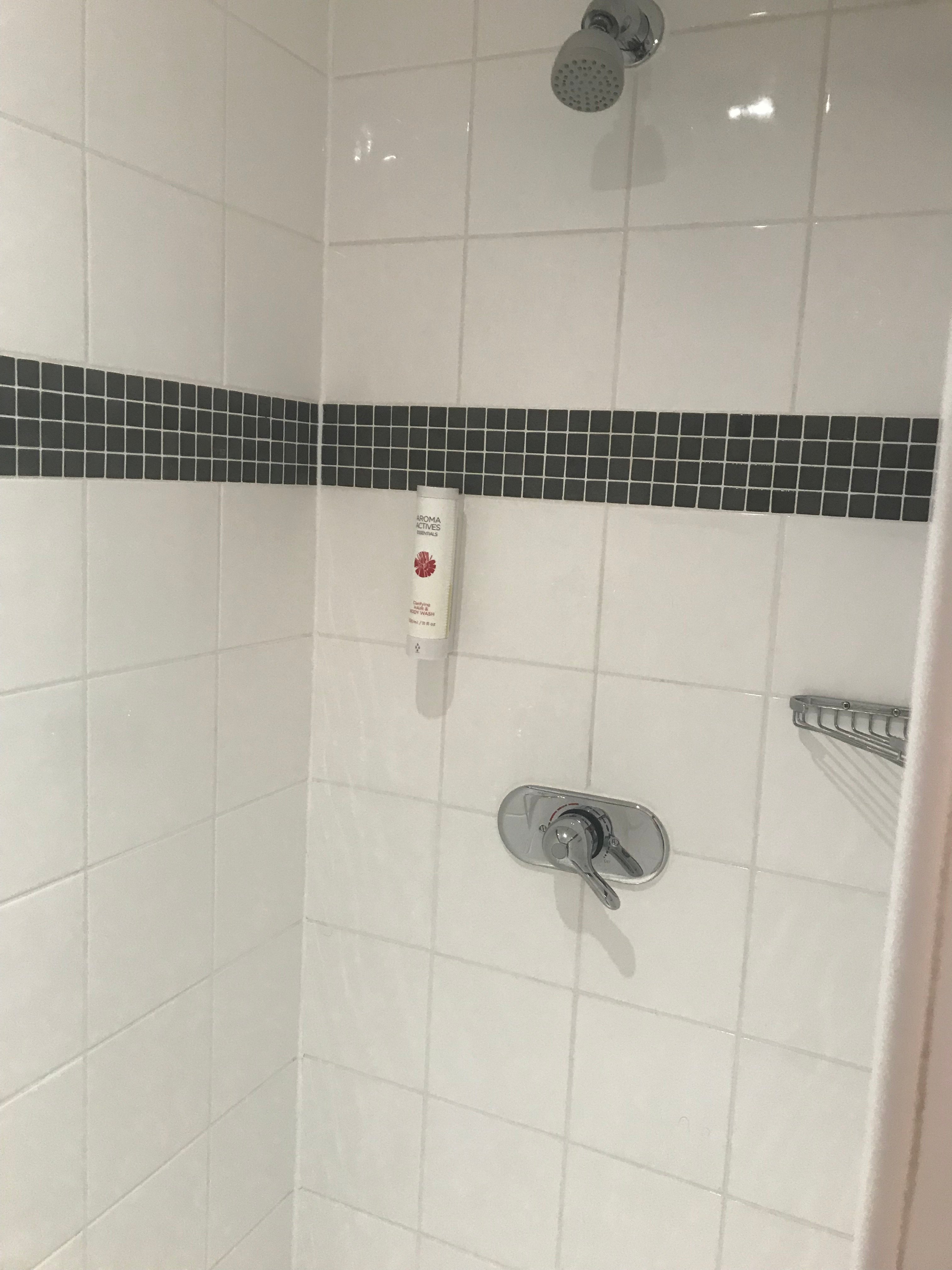 利兹韦克菲尔德华美达酒店-浴室