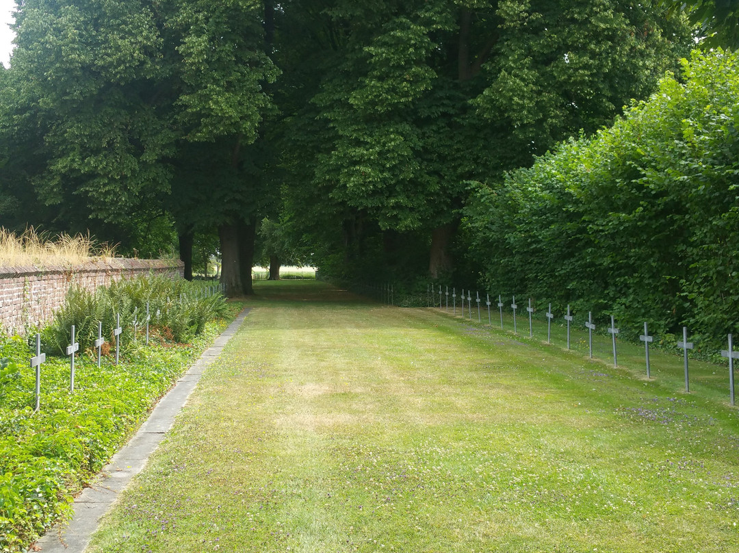 Deutscher Soldatenfriedhof Beaucamps景点图片