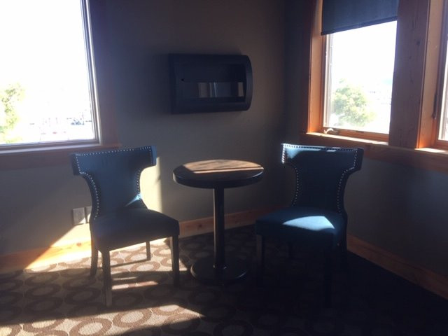 At The Helm Hotel and Pub主图