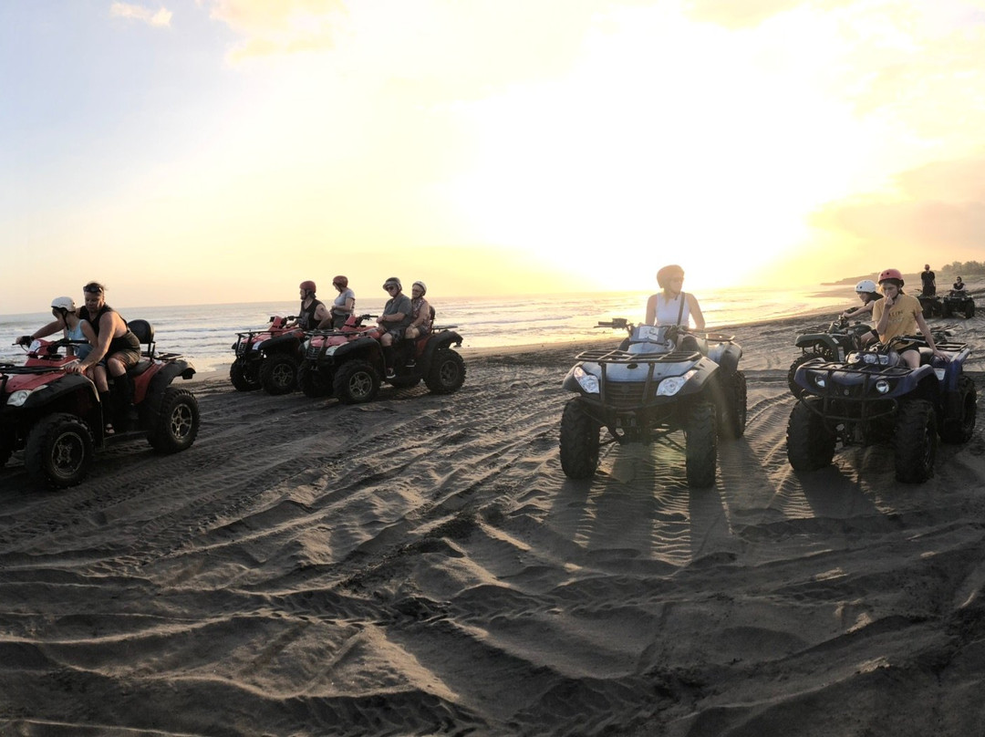 巴厘岛骑马游沙滩景点图片