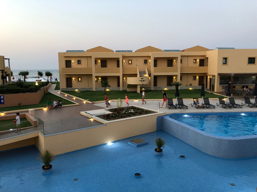 Silver Beach Hotel主图