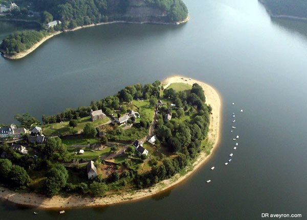 Chapelle Saint Michel de Laussac-Therondels必去景点