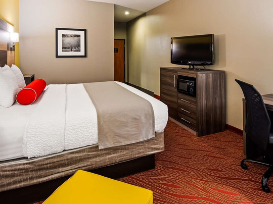 贝斯特韦斯特普勒斯米德韦斯特城旅馆&套房酒店主图