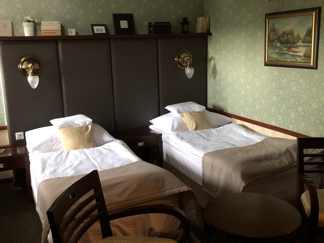 Golden Eagle Hotel主图