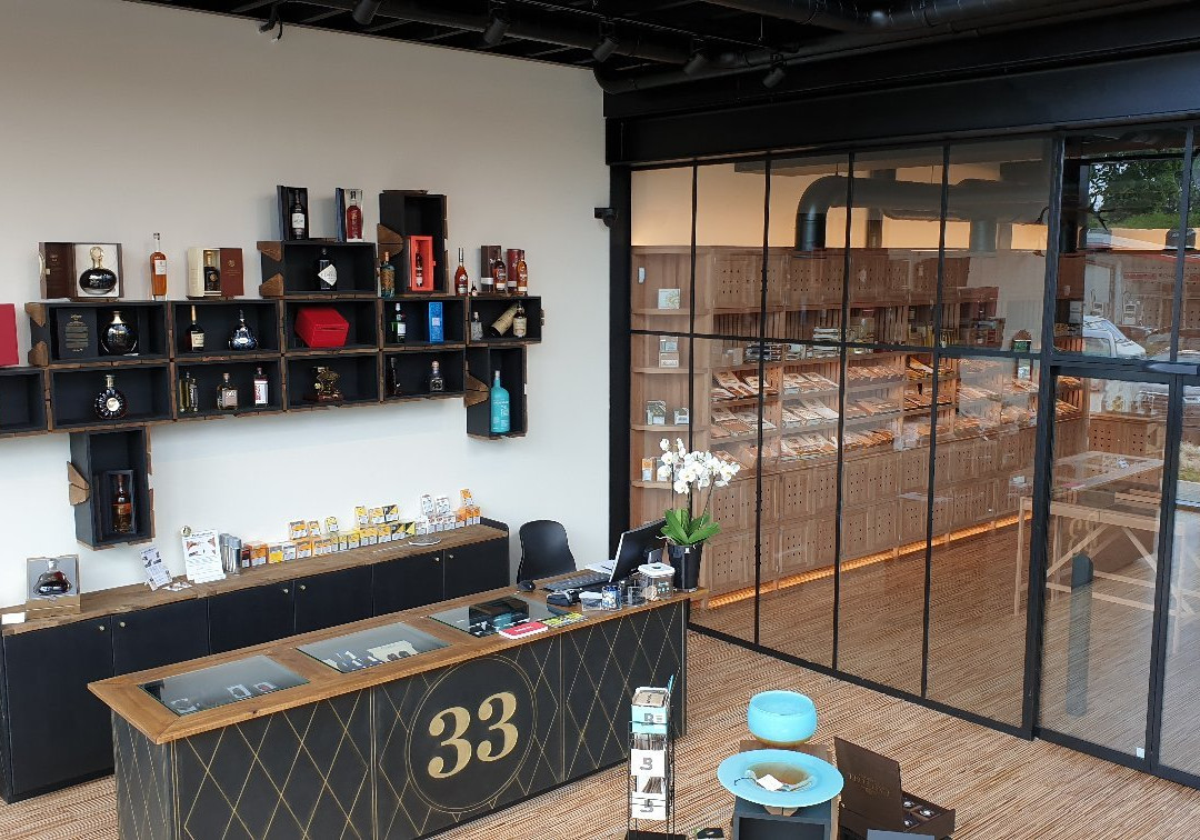 Cigar Lounge 33景点图片