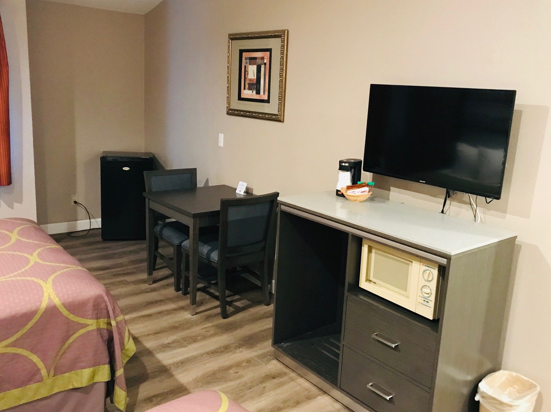 埃斯孔迪多速8酒店主图