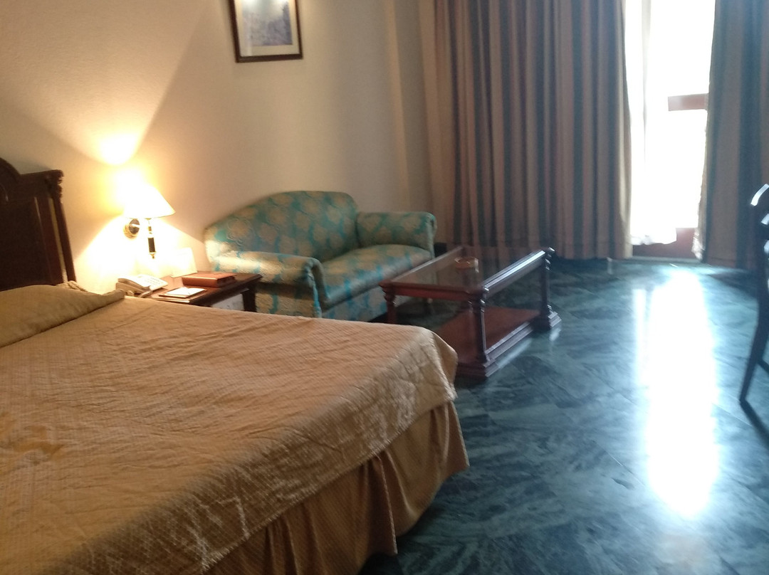 金色度假酒店主图