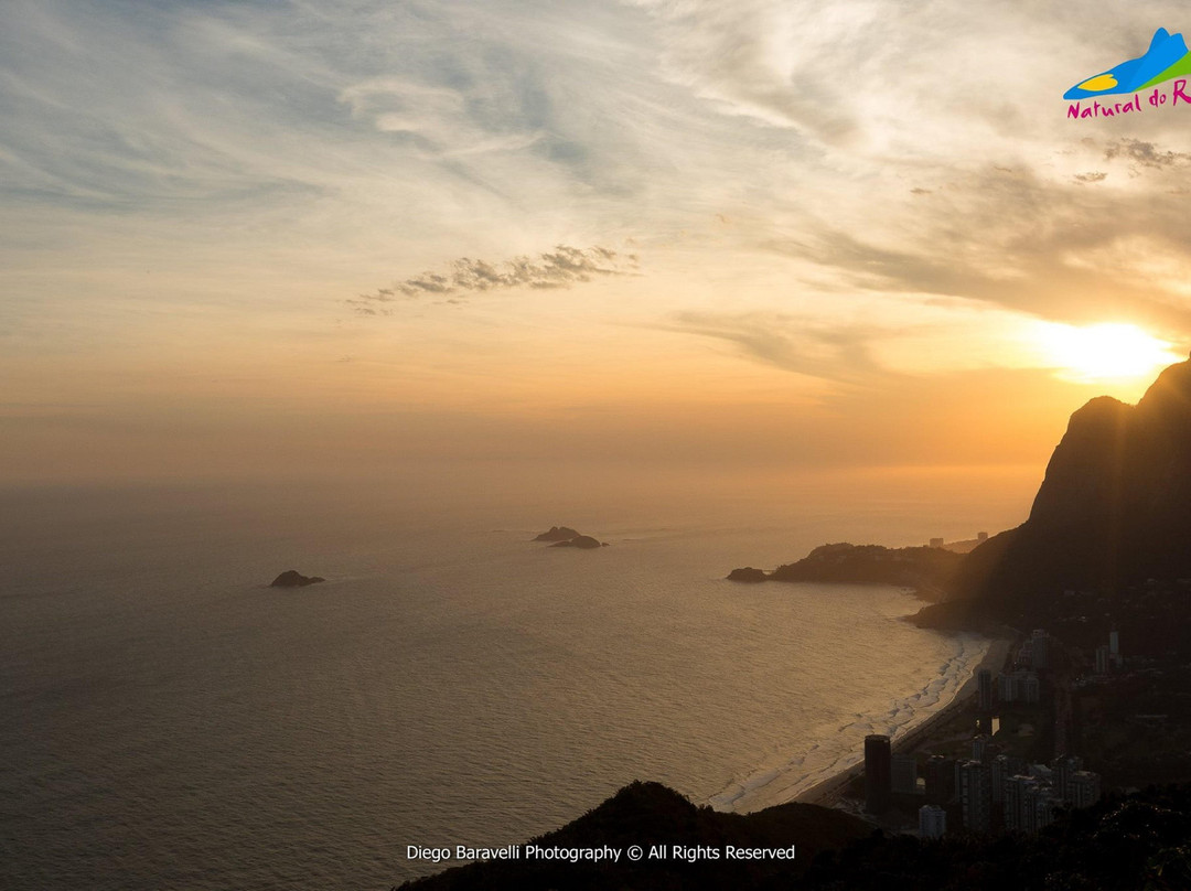 Two Brothers Hill Hike景点图片