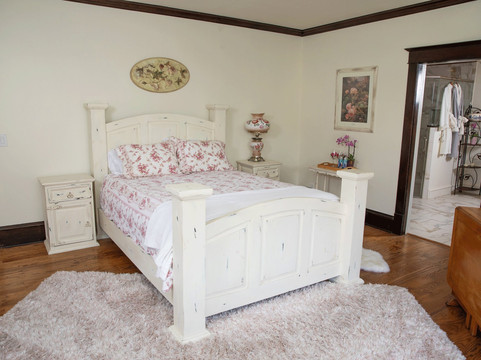 红色大门旅馆主图