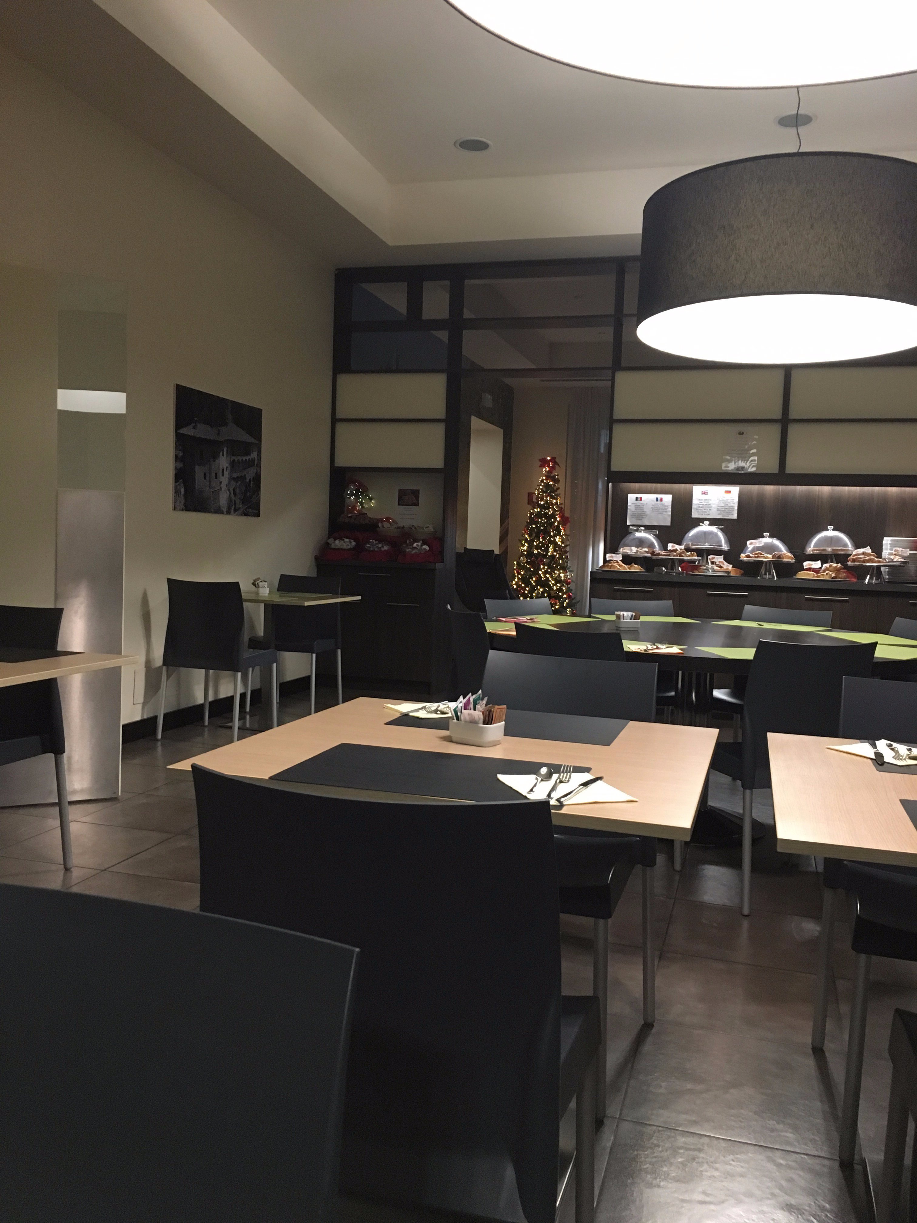瓦雷泽MXP伊斯酒店-餐饮