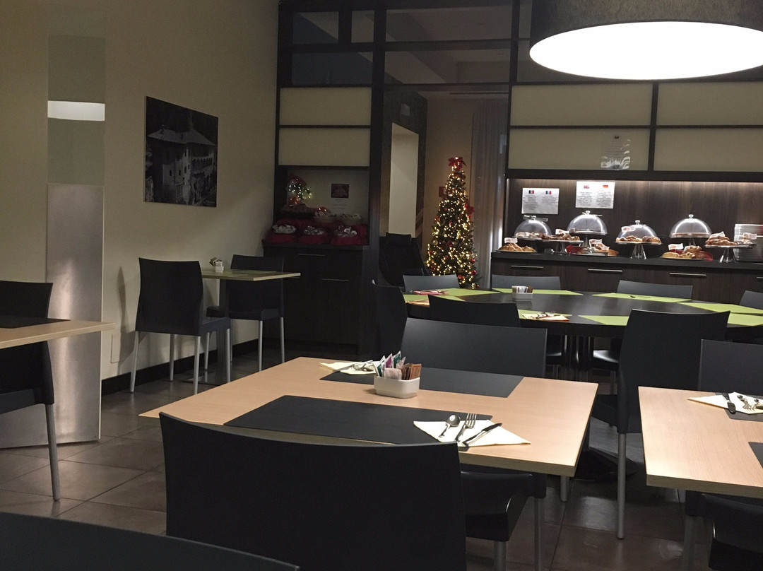 瓦雷泽MXP伊斯酒店主图