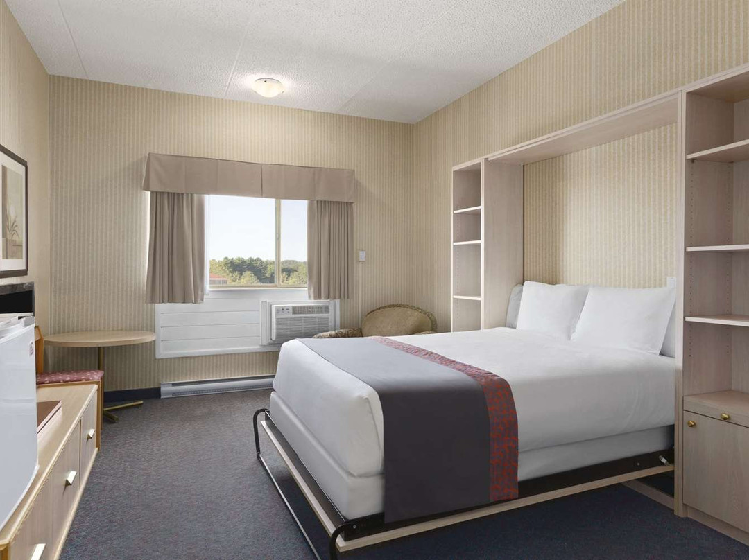 Days Inn by Wyndham Bridgewater Conference Center主图