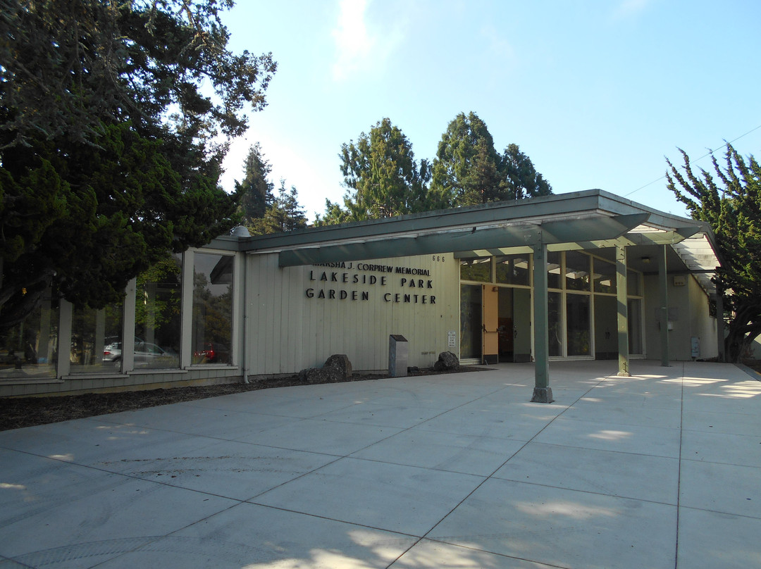 Lakeside Park and Garden Center景点图片