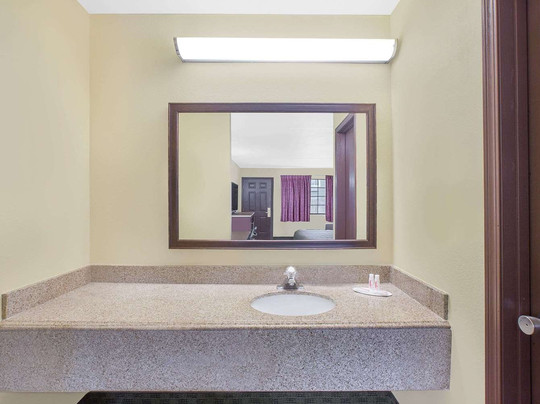 Days Inn by Wyndham Fayetteville主图