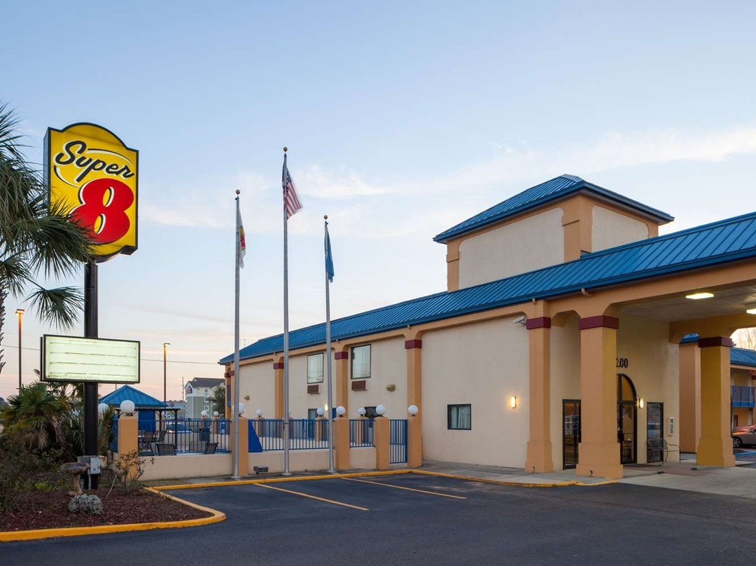 哈蒙德速8酒店主图