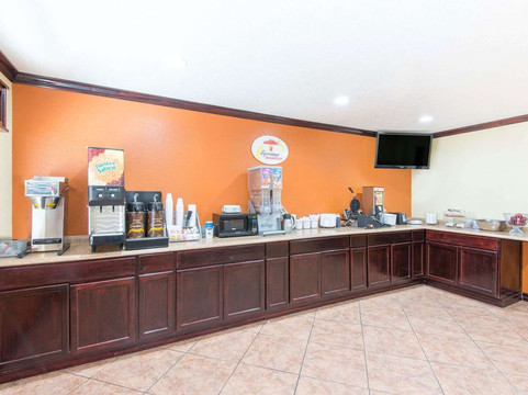 莫里亚蒂速8酒店主图