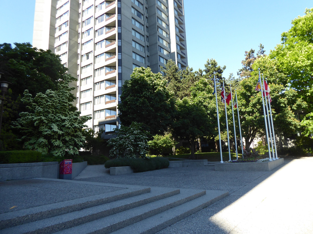 UBC西海岸套房酒店主图