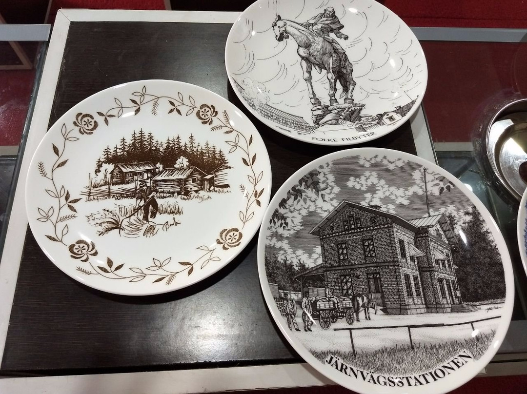 Stacey International景点图片