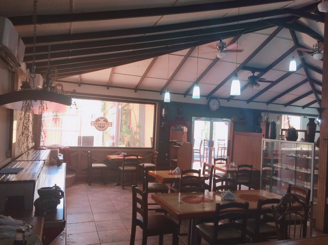 Starbuds Restaurant & Bar