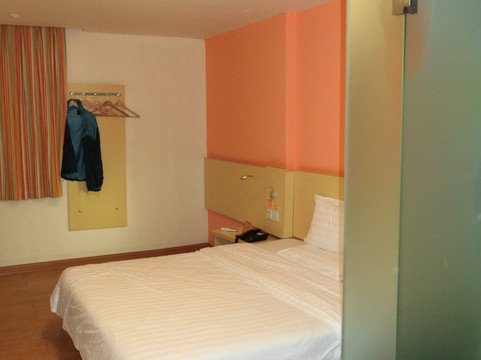 IU酒店(深圳福田口岸地铁站店)主图