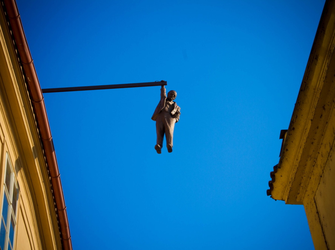 Man Hanging Out景点图片