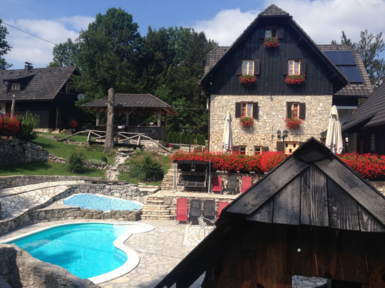 Plitvicki Ljeskovac酒店住宿-Ethno House Plitvice