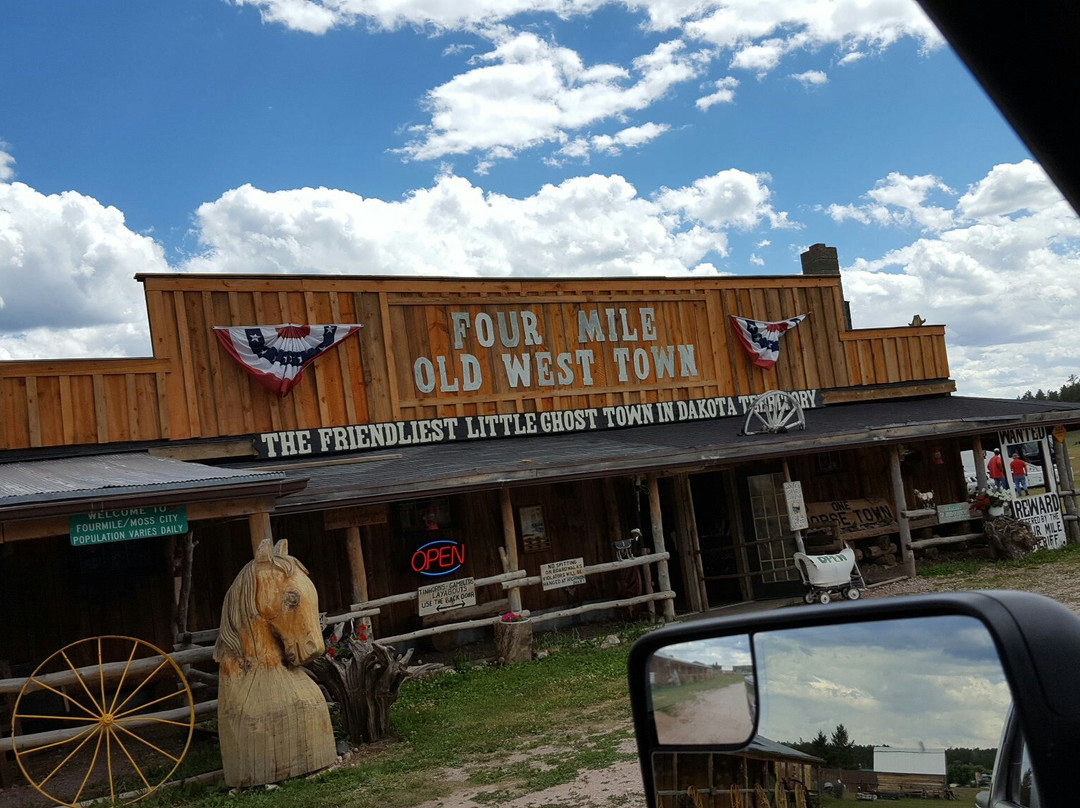 Four Mile Old West Town-卡斯特必去景点